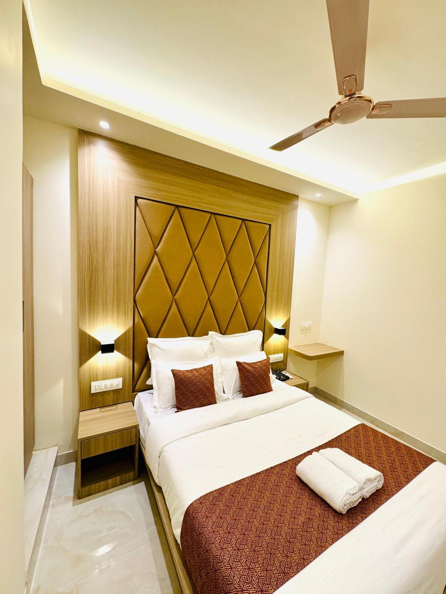 Hotel Bellamont Мумбаи Экстерьер фото