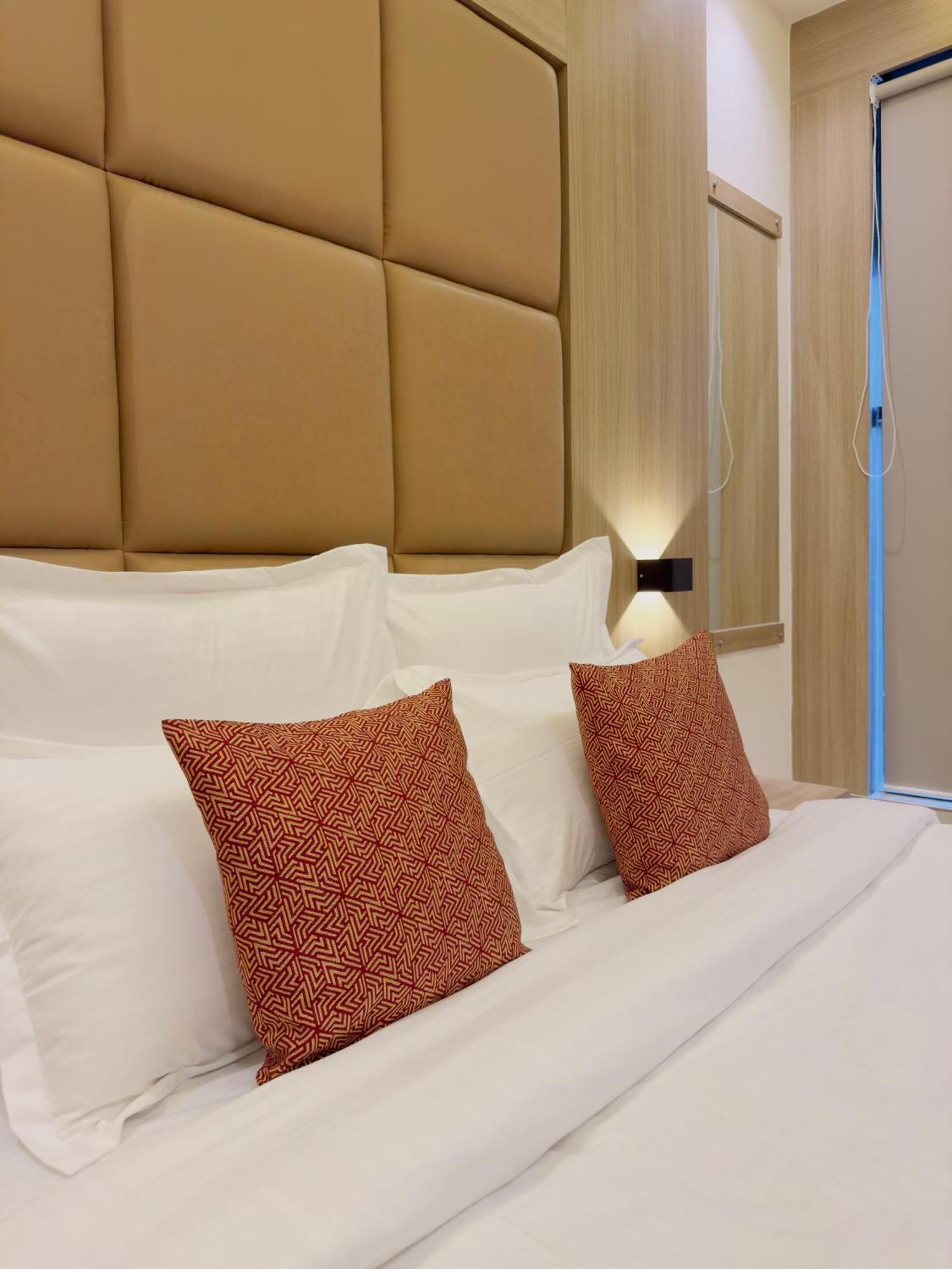 Hotel Bellamont Мумбаи Экстерьер фото