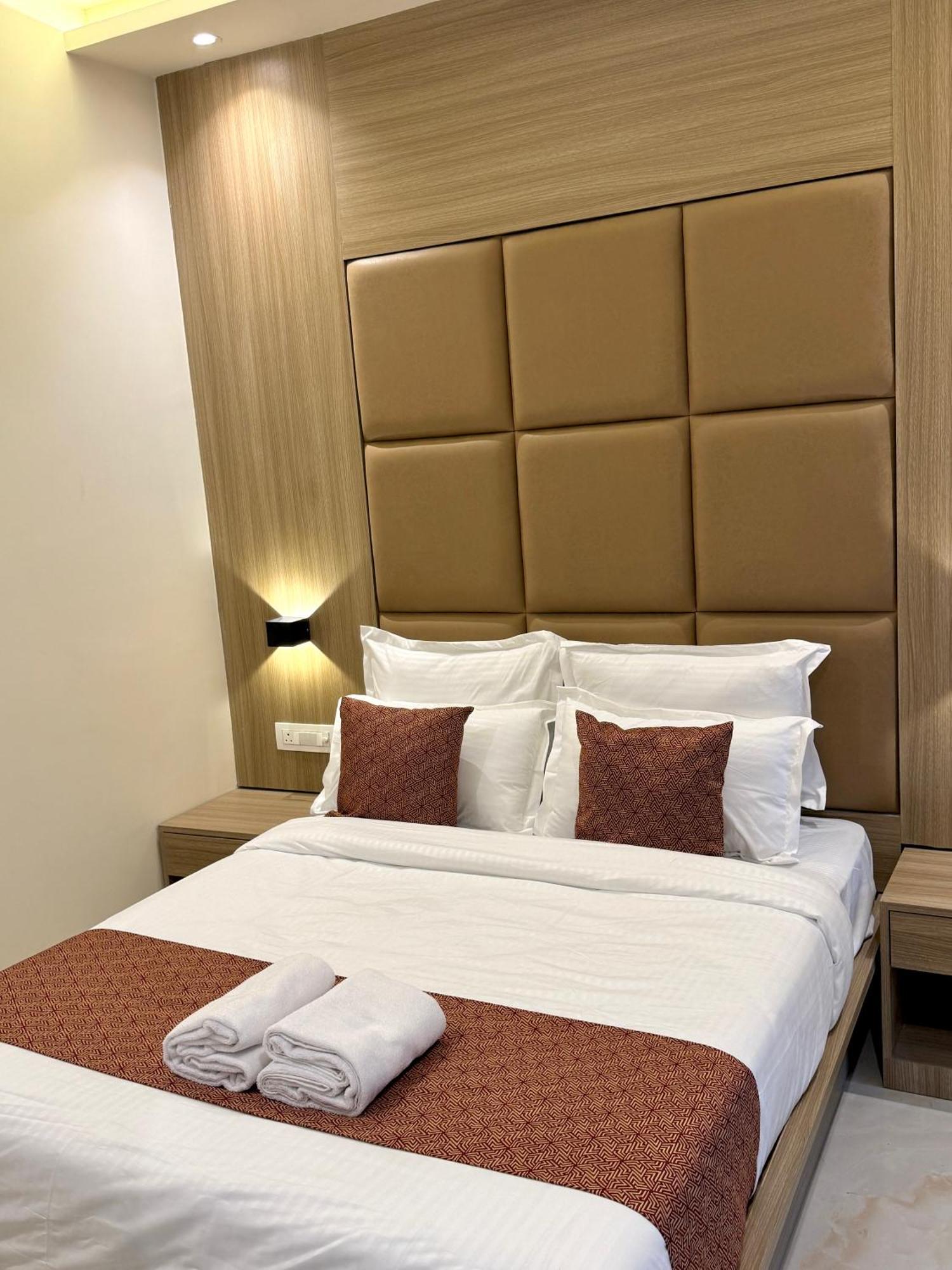 Hotel Bellamont Мумбаи Экстерьер фото