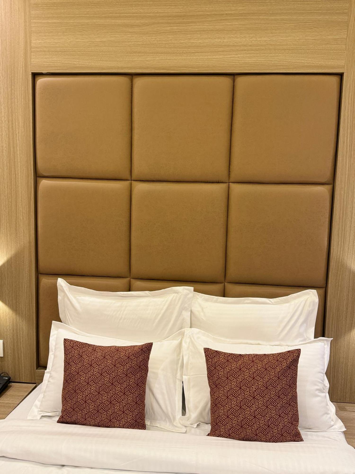 Hotel Bellamont Мумбаи Экстерьер фото