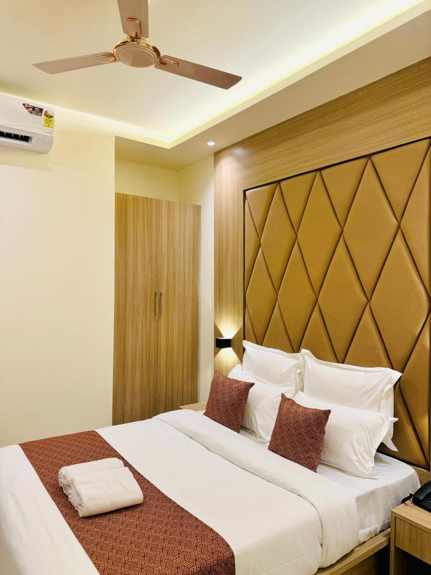 Hotel Bellamont Мумбаи Экстерьер фото