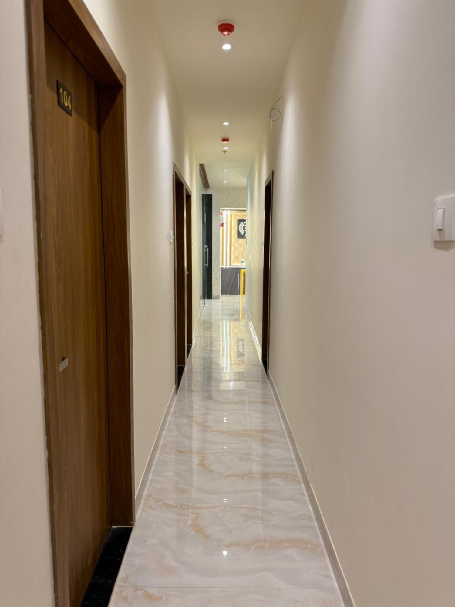 Hotel Bellamont Мумбаи Экстерьер фото