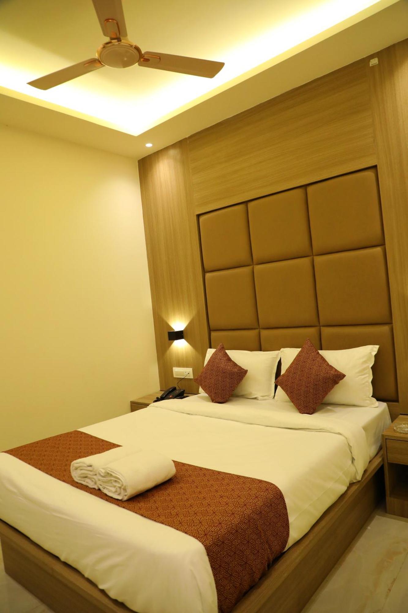 Hotel Bellamont Мумбаи Экстерьер фото