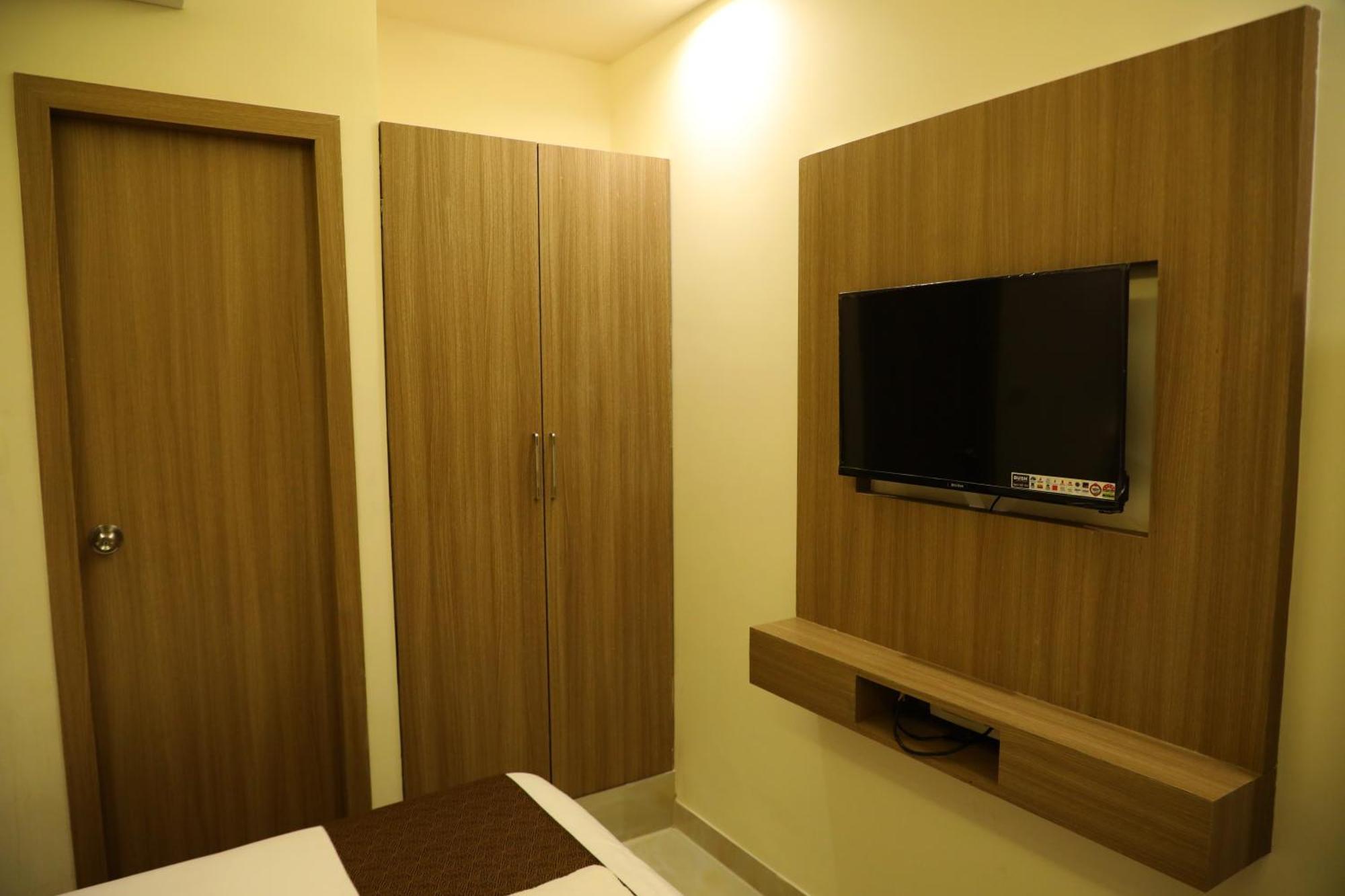 Hotel Bellamont Мумбаи Экстерьер фото