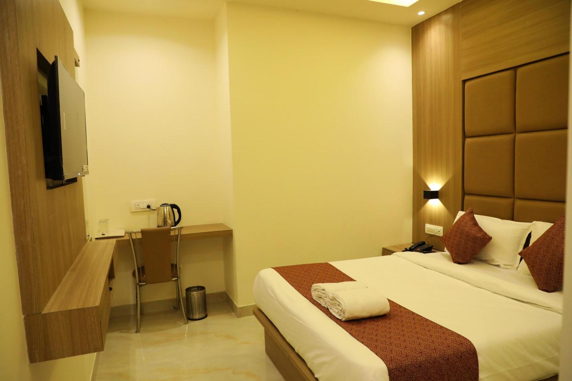 Hotel Bellamont Мумбаи Экстерьер фото