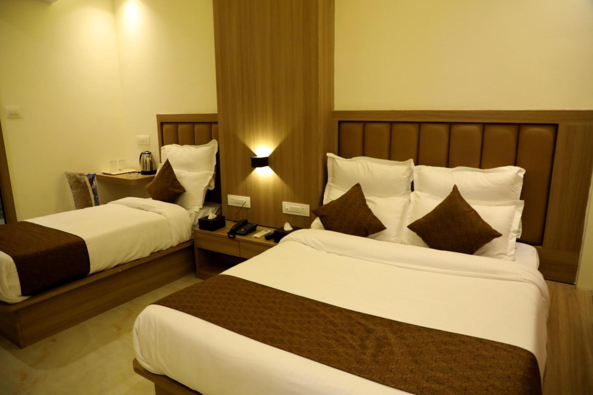 Hotel Bellamont Мумбаи Экстерьер фото