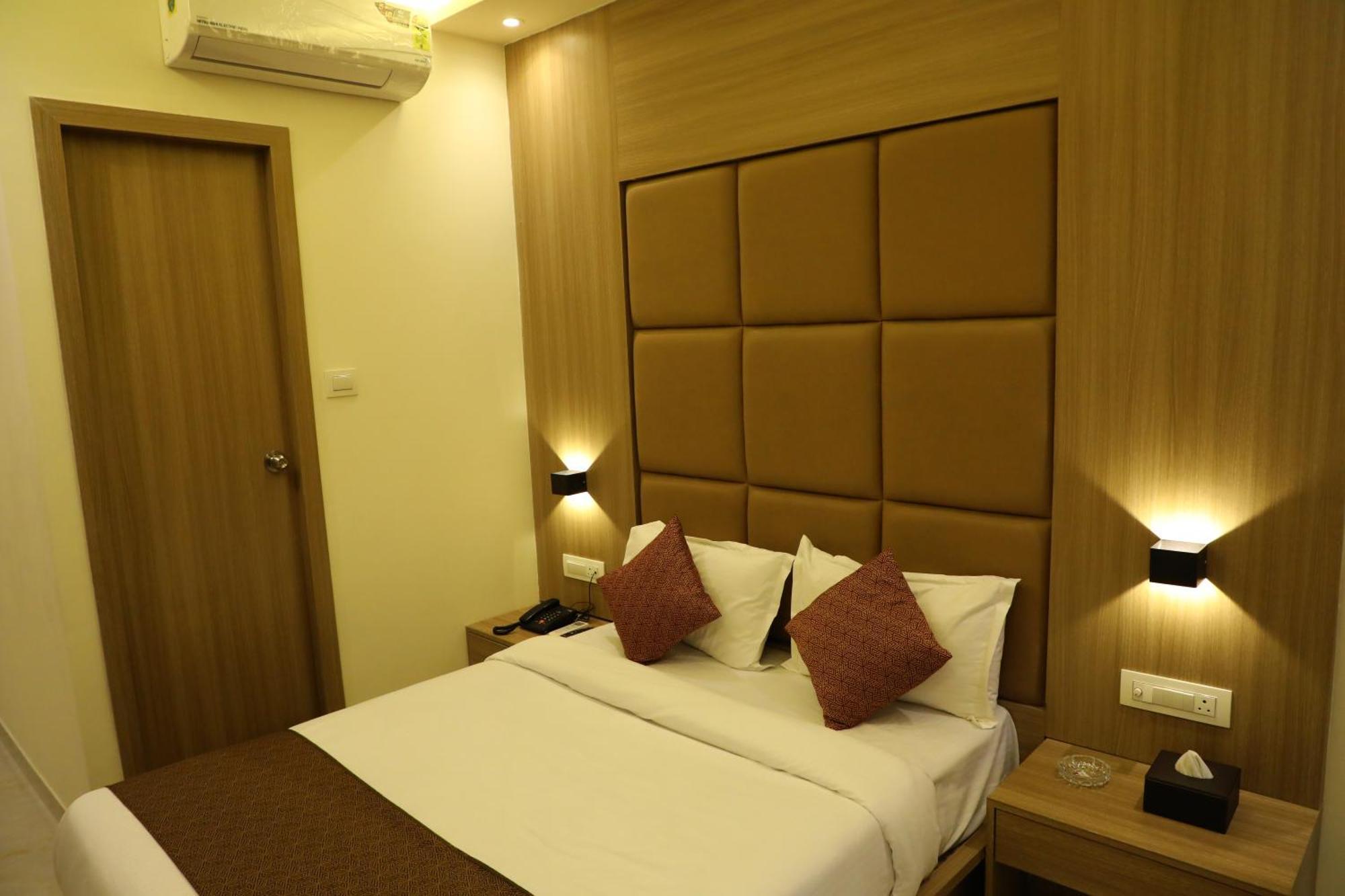 Hotel Bellamont Мумбаи Экстерьер фото