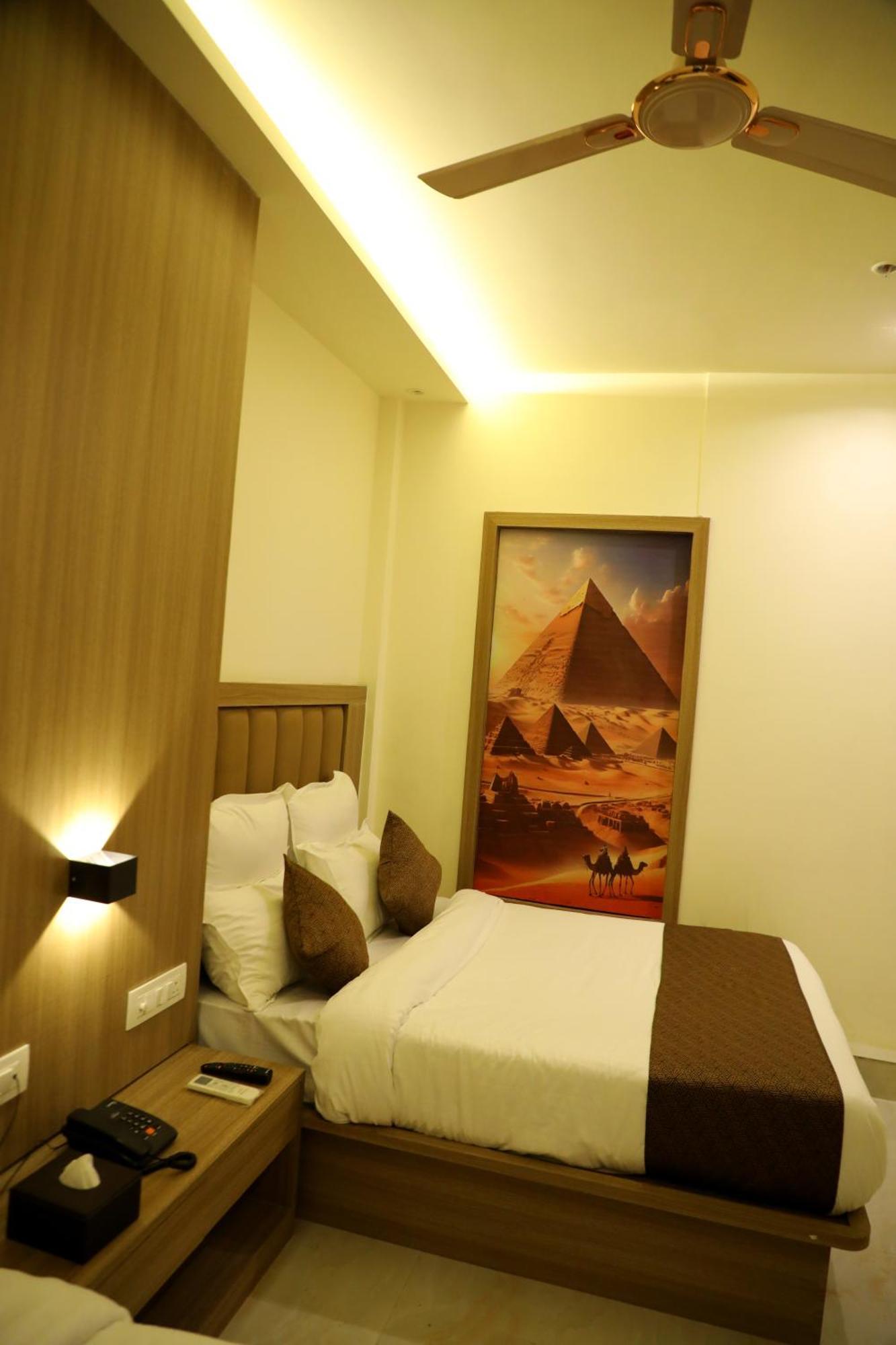 Hotel Bellamont Мумбаи Экстерьер фото